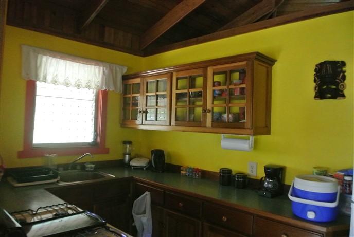 Listing ID: URE0383, Stuart's Hill Utila, Bay Islands, HN - Stuart’s Hill Home, Photo #