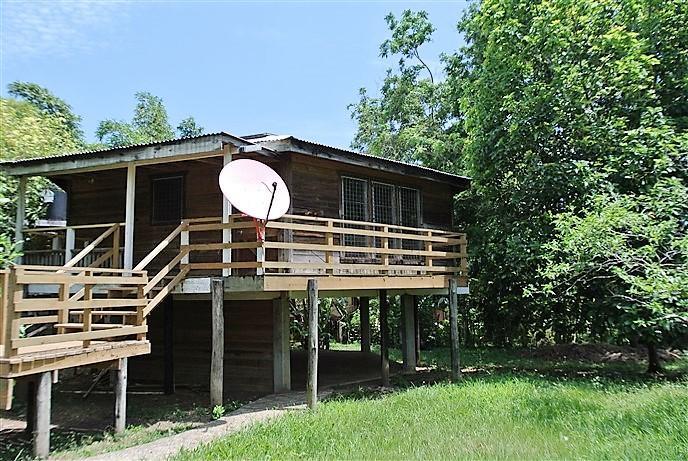 Listing ID: URE0383, Stuart's Hill Utila, Bay Islands, HN - Stuart’s Hill Home, Photo #