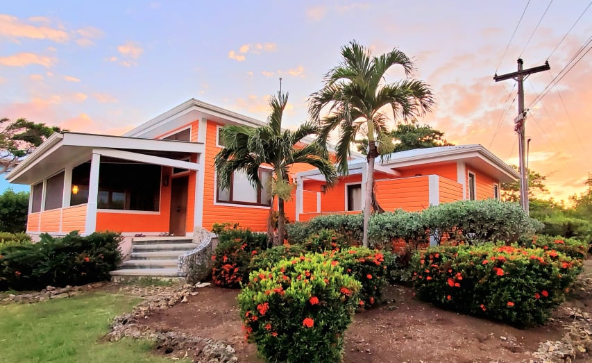 Listing ID: URE0387, Coral Beach Village - Little Bight Utila, Bay Islands, HN - Beach Side Cottage Home at Coral Beach Village, Photo #
