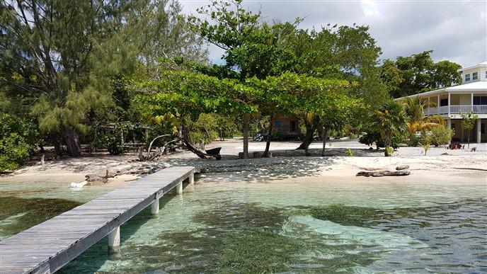 Listing ID: URE0417, The Well Utila, Bay Islands, HN - Beach Front Cabin at the Well, Photo #