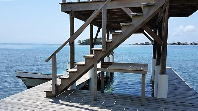 Listing ID: URE0417, The Well Utila, Bay Islands, HN - Beach Front Cabin at the Well, Photo #