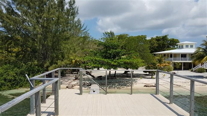 Listing ID: URE0417, The Well Utila, Bay Islands, HN - Beach Front Cabin at the Well, Photo #