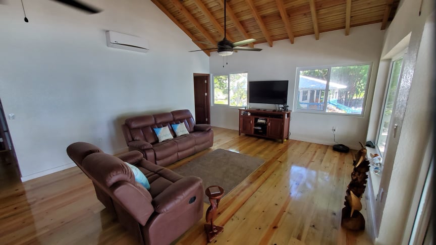 Listing ID: URE0449, Jack Neil Beach Utila, Bay Islands, HN - Beachfront Home at Jack Neil Beach, Photo #