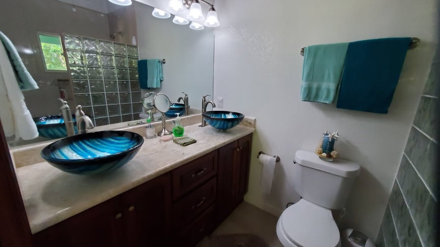 Listing ID: URE0449, Jack Neil Beach Utila, Bay Islands, HN - Beachfront Home at Jack Neil Beach, Photo #