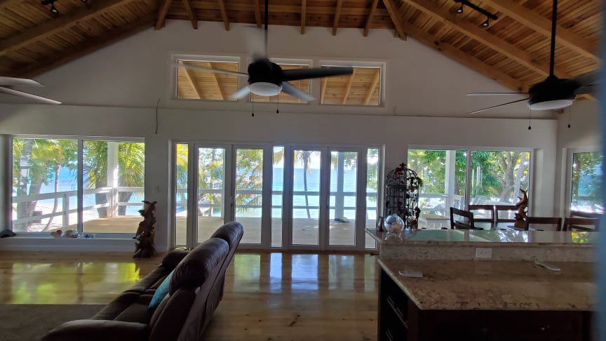 Listing ID: URE0449, Jack Neil Beach Utila, Bay Islands, HN - Beachfront Home at Jack Neil Beach, Photo #
