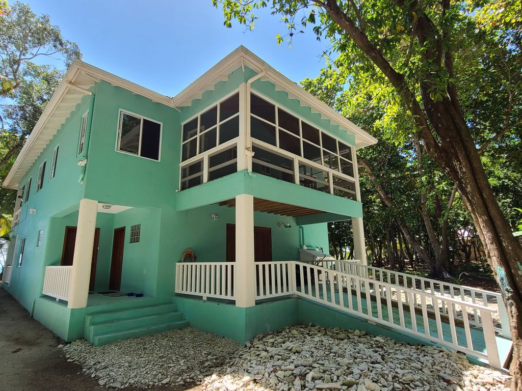 Listing ID: URE0449, Jack Neil Beach Utila, Bay Islands, HN - Beachfront Home at Jack Neil Beach, Photo #