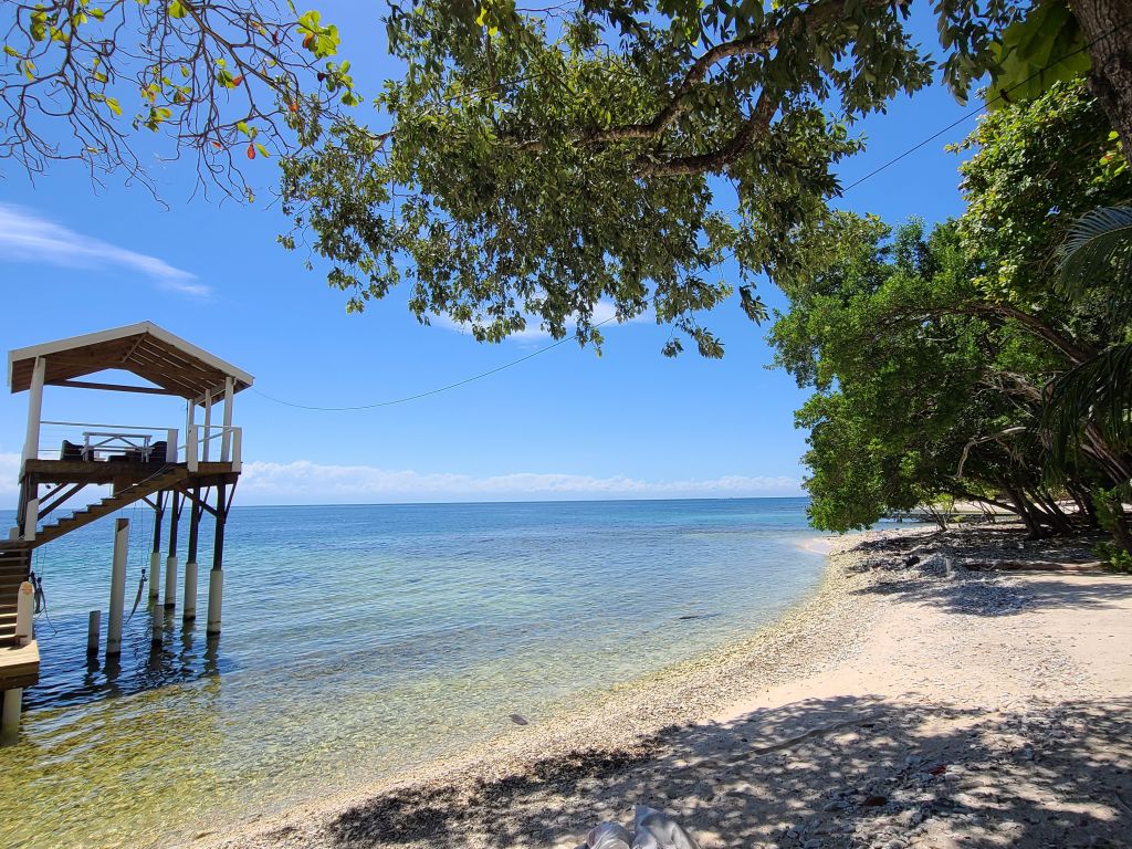 Listing ID: URE0449, Jack Neil Beach Utila, Bay Islands, HN - Beachfront Home at Jack Neil Beach, Photo #