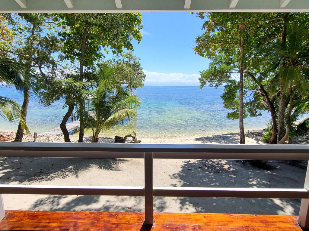 Listing ID: URE0449, Jack Neil Beach Utila, Bay Islands, HN - Beachfront Home at Jack Neil Beach, Photo #