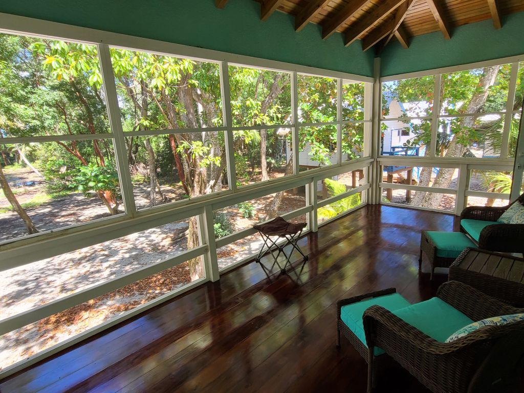 Listing ID: URE0449, Jack Neil Beach Utila, Bay Islands, HN - Beachfront Home at Jack Neil Beach, Photo #