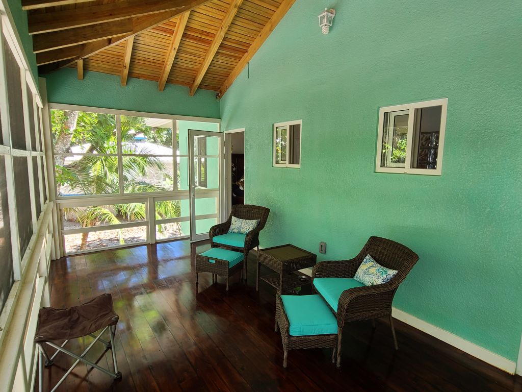 Listing ID: URE0449, Jack Neil Beach Utila, Bay Islands, HN - Beachfront Home at Jack Neil Beach, Photo #