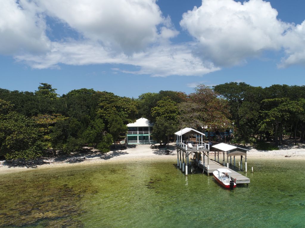 Listing ID: URE0449, Jack Neil Beach Utila, Bay Islands, HN - Beachfront Home at Jack Neil Beach, Photo #