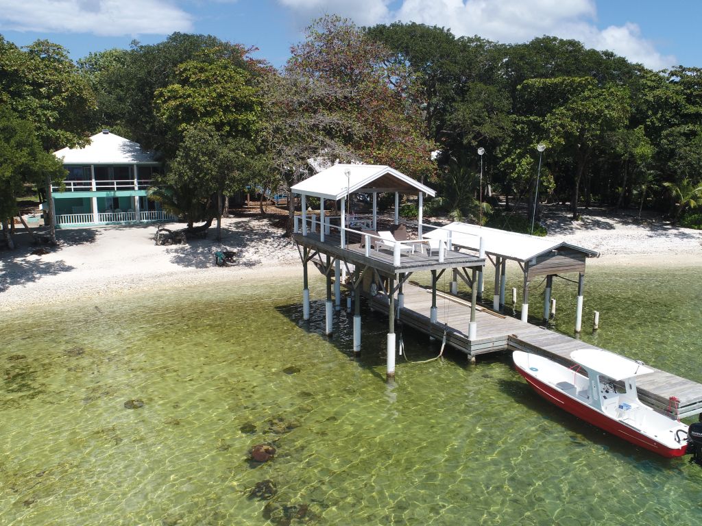 Listing ID: URE0449, Jack Neil Beach Utila, Bay Islands, HN - Beachfront Home at Jack Neil Beach, Photo #
