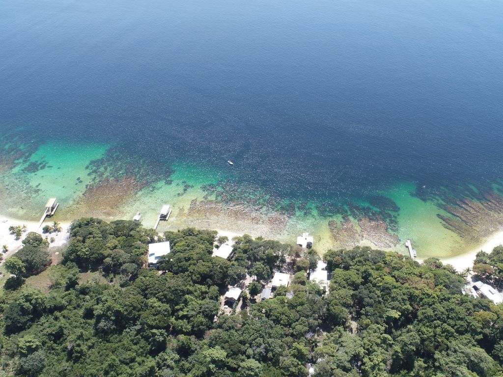 Listing ID: URE0449, Jack Neil Beach Utila, Bay Islands, HN - Beachfront Home at Jack Neil Beach, Photo #