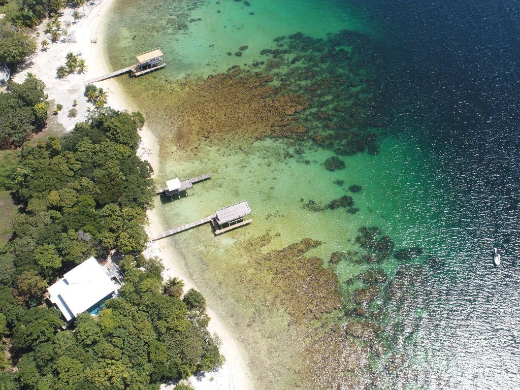 Listing ID: URE0449, Jack Neil Beach Utila, Bay Islands, HN - Beachfront Home at Jack Neil Beach, Photo #