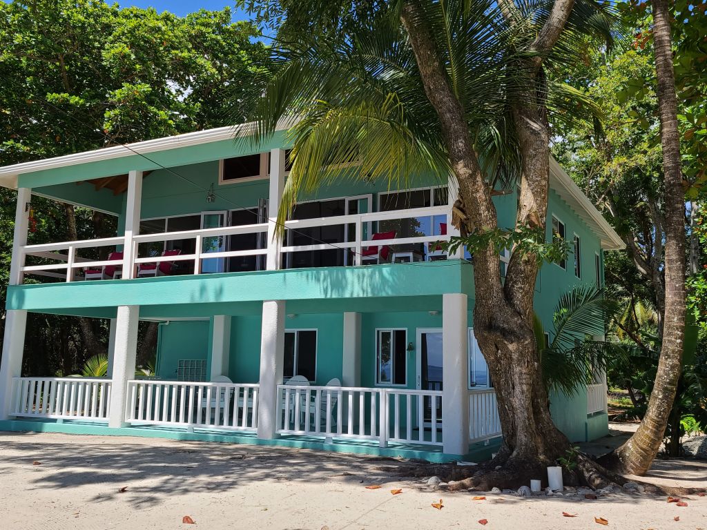 Listing ID: URE0449, Jack Neil Beach Utila, Bay Islands, HN - Beachfront Home at Jack Neil Beach, Photo #