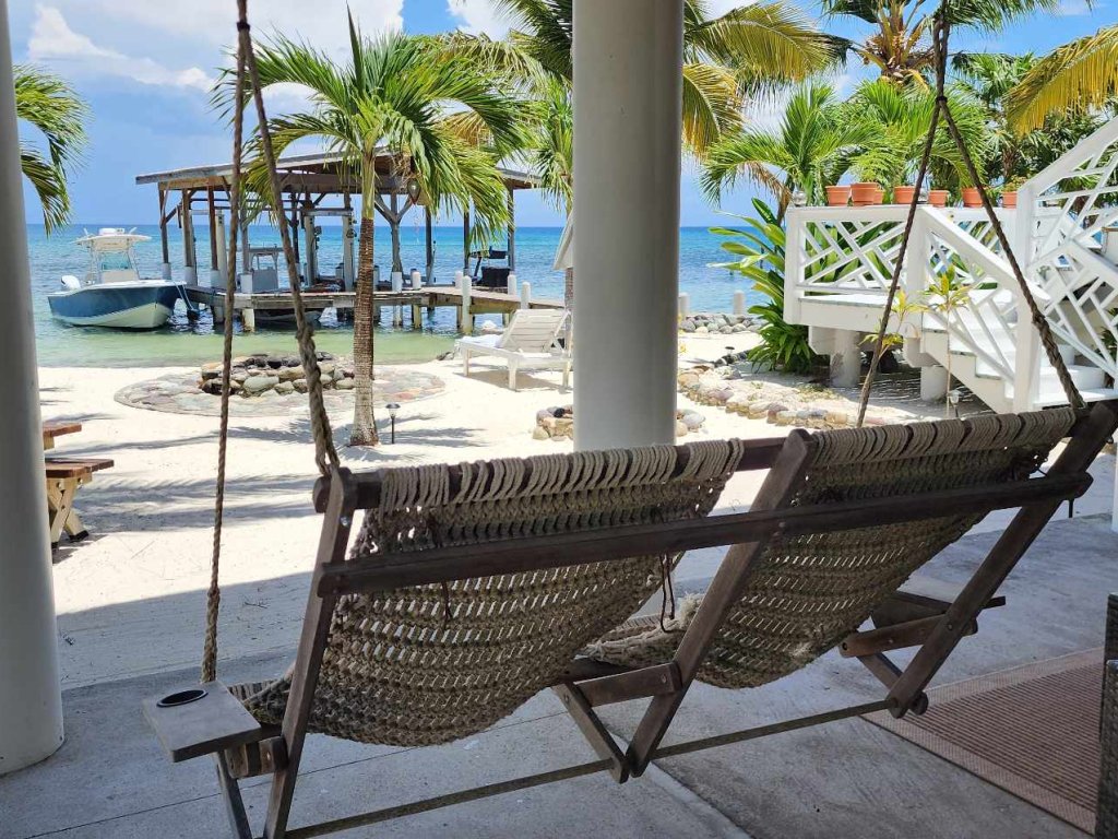 Listing ID: URE0470, Pine Point Utila, Bay Islands, HN - Crystal Beach House at Pine Point, Photo #