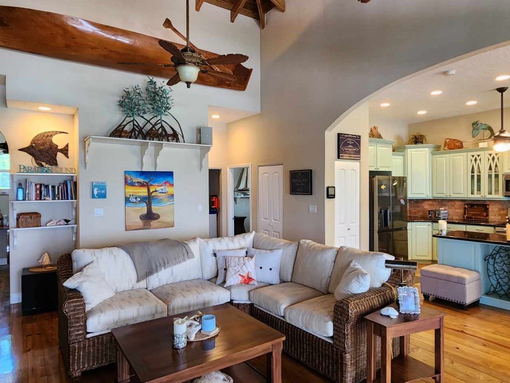 Listing ID: URE0470, Pine Point Utila, Bay Islands, HN - Crystal Beach House at Pine Point, Photo #