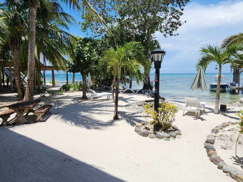 Listing ID: URE0470, Pine Point Utila, Bay Islands, HN - Crystal Beach House at Pine Point, Photo #