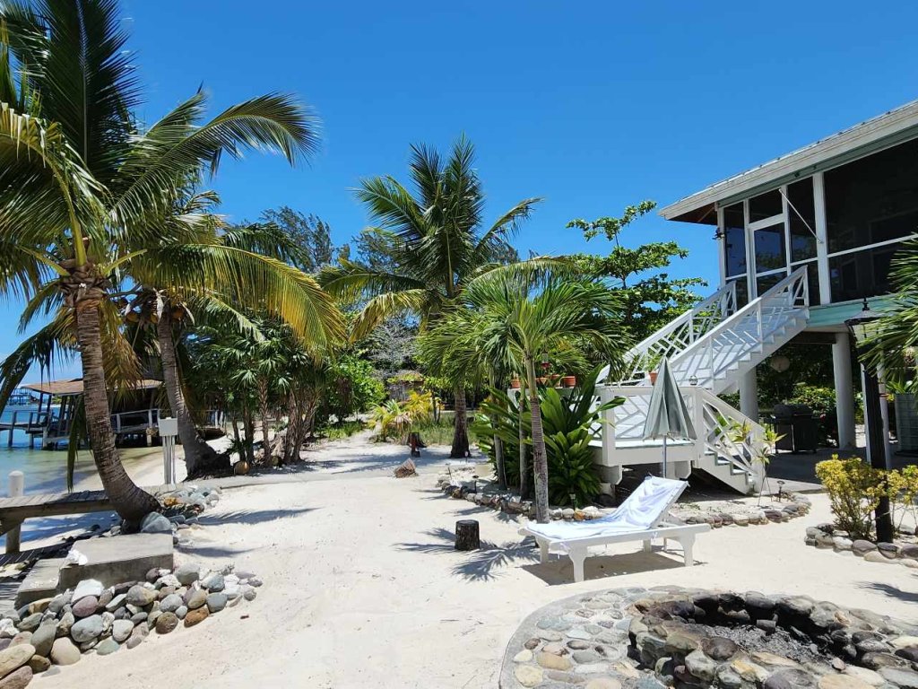 Listing ID: URE0470, Pine Point Utila, Bay Islands, HN - Crystal Beach House at Pine Point, Photo #