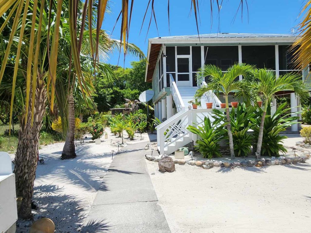 Listing ID: URE0470, Pine Point Utila, Bay Islands, HN - Crystal Beach House at Pine Point, Photo #