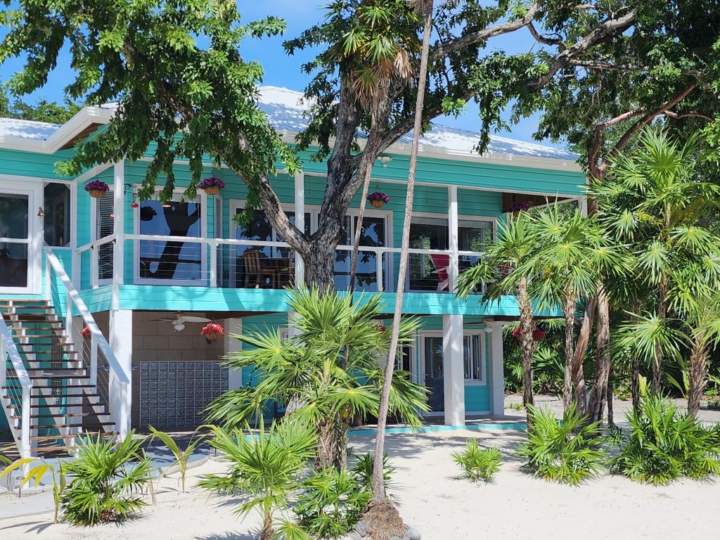 Listing ID: URE0473, Pine Point Utila, Bay Islands, HN - Driftwood Beach House, Photo #