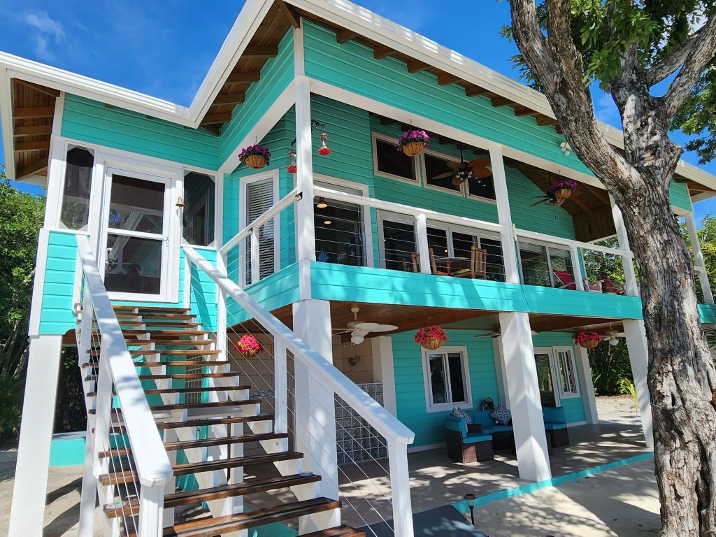 Listing ID: URE0473, Pine Point Utila, Bay Islands, HN - Driftwood Beach House, Photo #