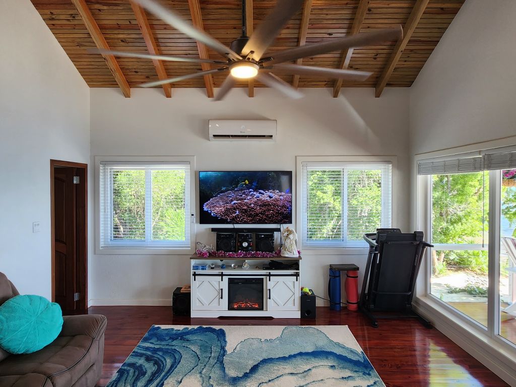 Listing ID: URE0473, Pine Point Utila, Bay Islands, HN - Driftwood Beach House, Photo #
