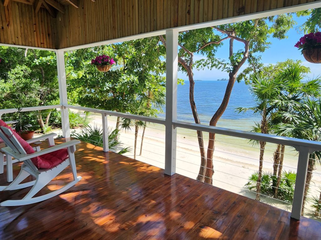 Listing ID: URE0473, Pine Point Utila, Bay Islands, HN - Driftwood Beach House, Photo #
