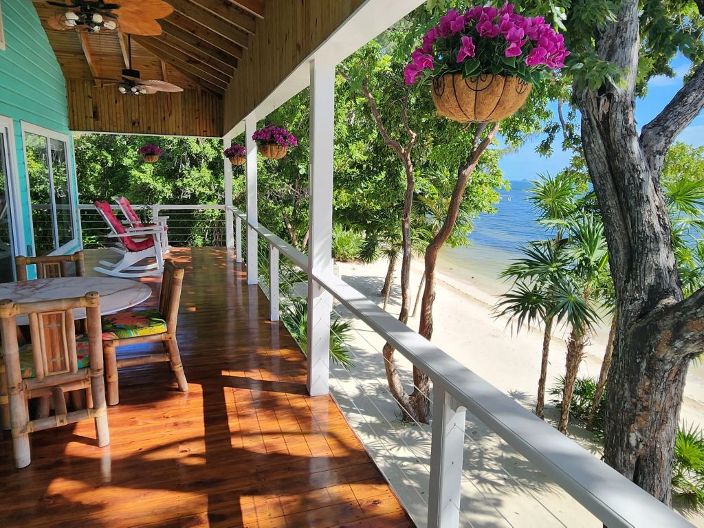 Listing ID: URE0473, Pine Point Utila, Bay Islands, HN - Driftwood Beach House, Photo #