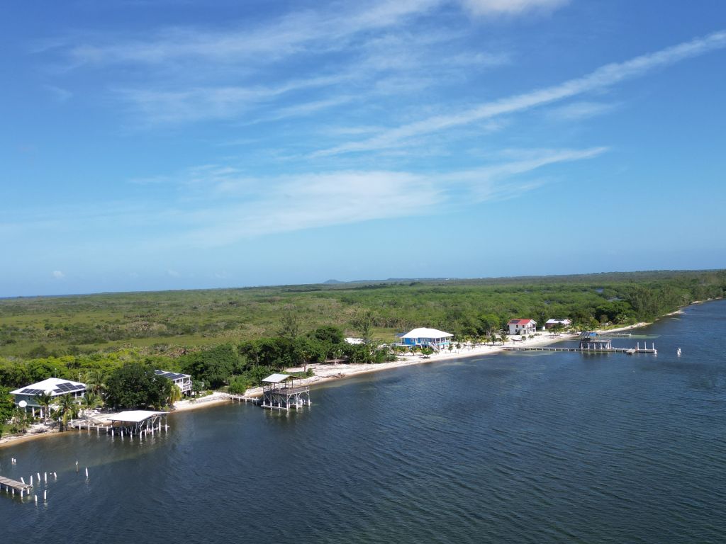 Listing ID: URE0473, Pine Point Utila, Bay Islands, HN - Driftwood Beach House, Photo #