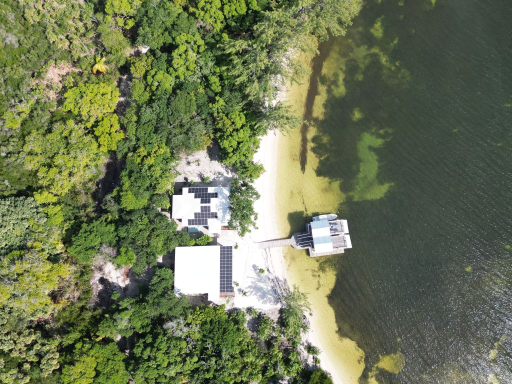 Listing ID: URE0473, Pine Point Utila, Bay Islands, HN - Driftwood Beach House, Photo #