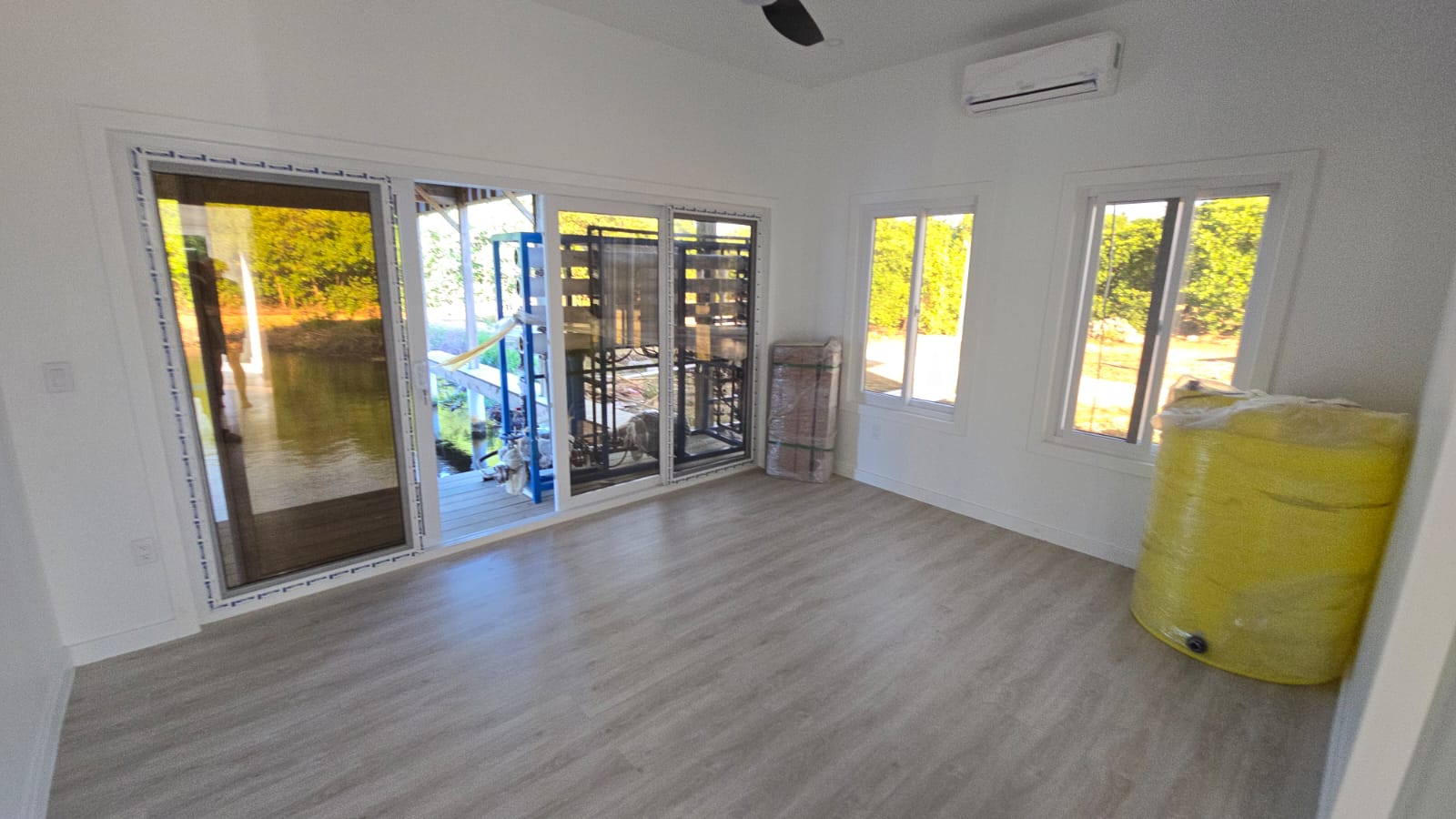 Listing ID: URE0481, Coral Beach Village Utila, Bay Islands, HN - Calypso Cove, Photo #