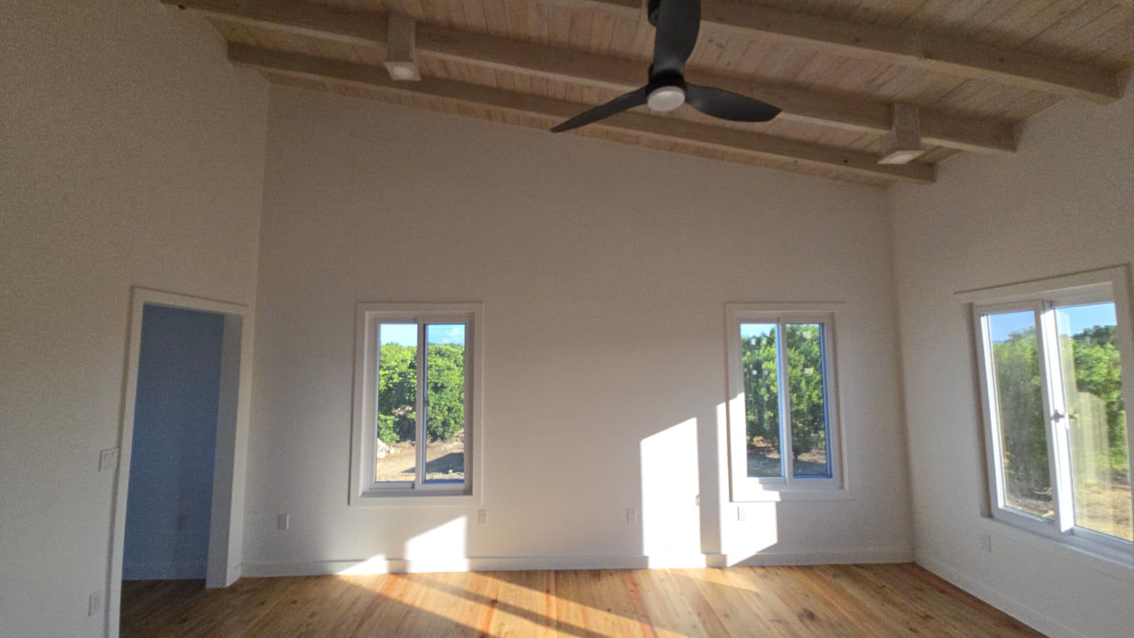 Listing ID: URE0481, Coral Beach Village Utila, Bay Islands, HN - Calypso Cove, Photo #