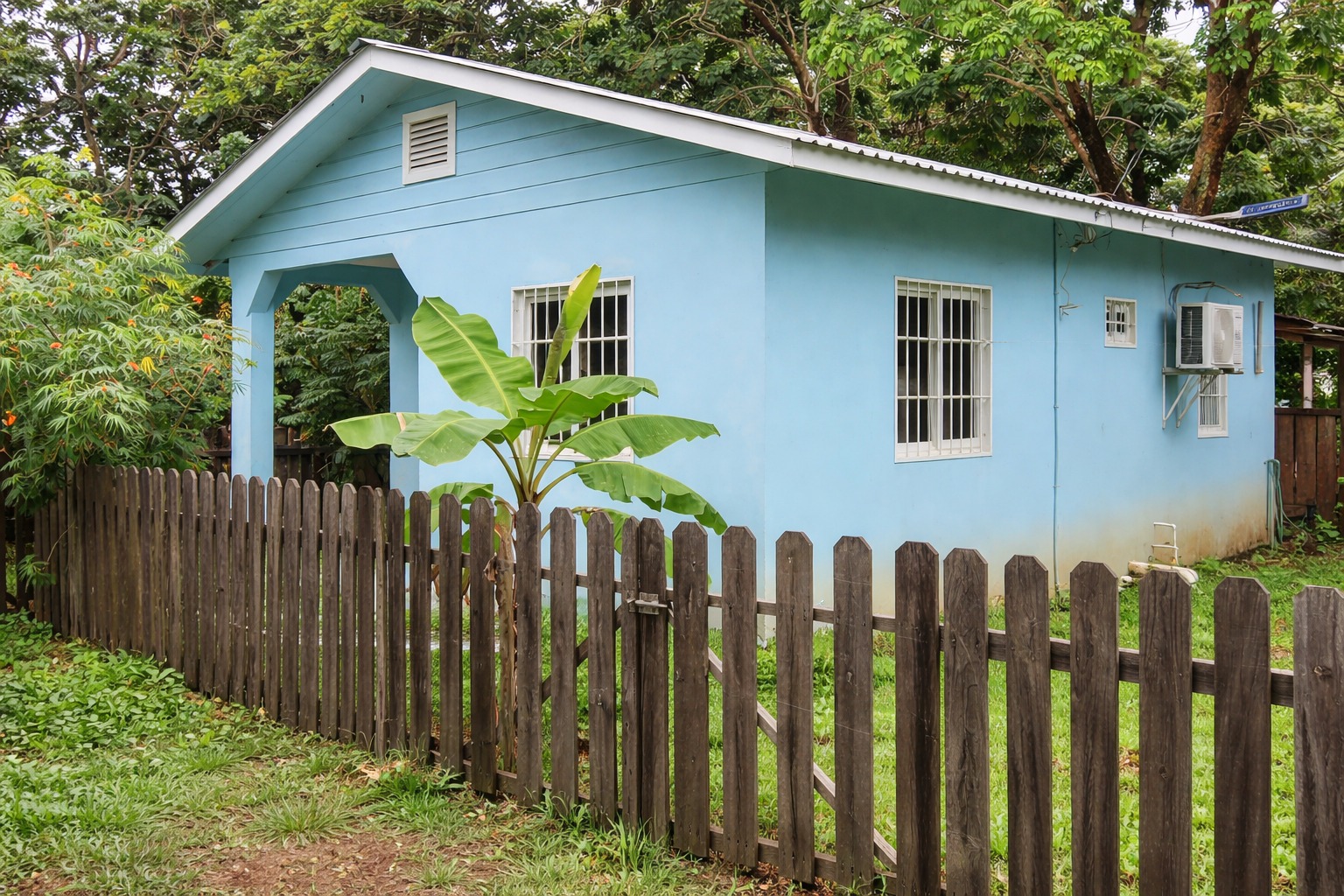Listing ID: URE0486, Off airport road Utila, Bay Islands, HN - Blue Gem off the airport road, Photo #