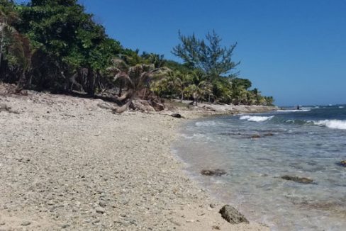 Listing ID: URE0620, Silver Gardens Utila, Bay Islands, HN - 0.375 Acre Beachfront Lot At Silver Garden, Photo #