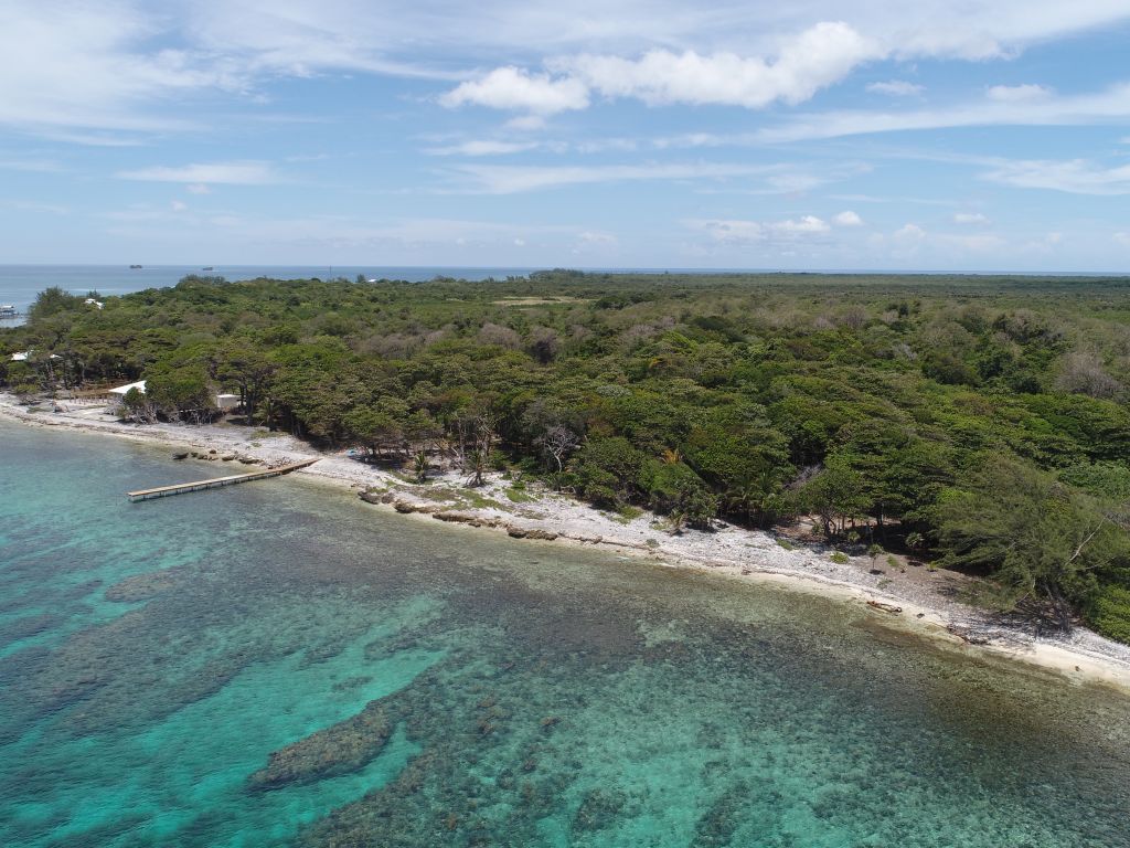 Listing ID: URE0636, Big Rock Utila, Bay Islands, HN - Big Rock Lot #2, Photo #