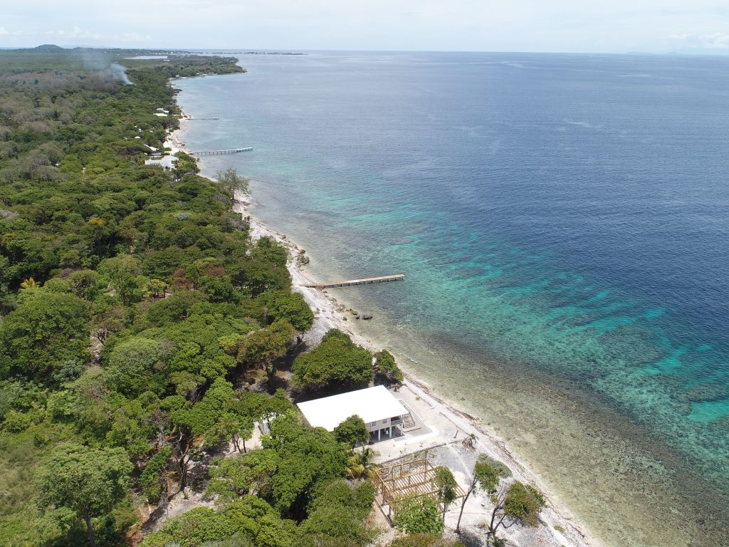 Listing ID: URE0636, Big Rock Utila, Bay Islands, HN - Big Rock Lot #2, Photo #
