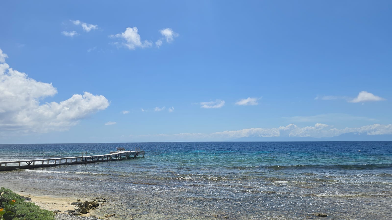 Listing ID: URE0691, Big Rock Utila, Bay Islands, HN - Big Rock oceanfront and back Lot with covered boat slip with bodega, Photo #