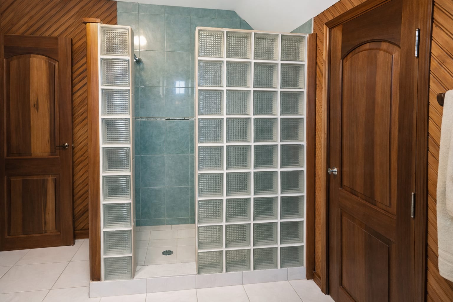 Listing ID: URE0702, Little Bight Utila, Bay Islands, HN - Casa De Arrecife, Photo #