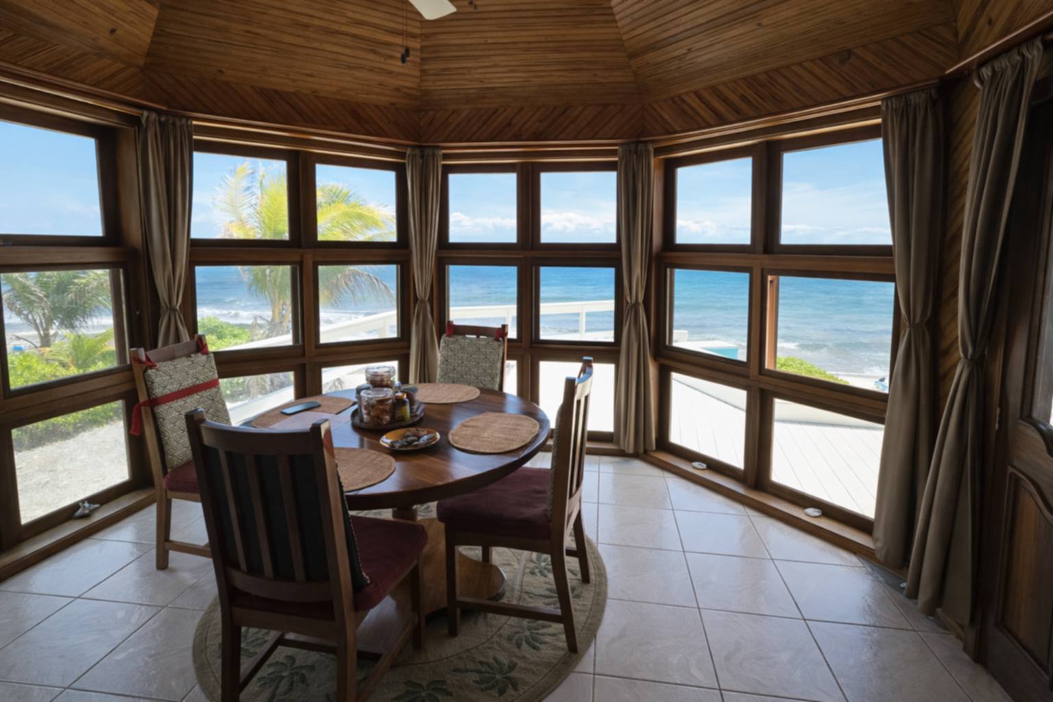 Listing ID: URE0702, Little Bight Utila, Bay Islands, HN - Casa De Arrecife, Photo #