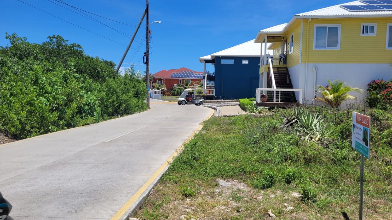 Listing ID: URE0703, Dolphin Run Utila, Bay Islands, HN - Dolphin Run Oceanfront Lot, Photo #