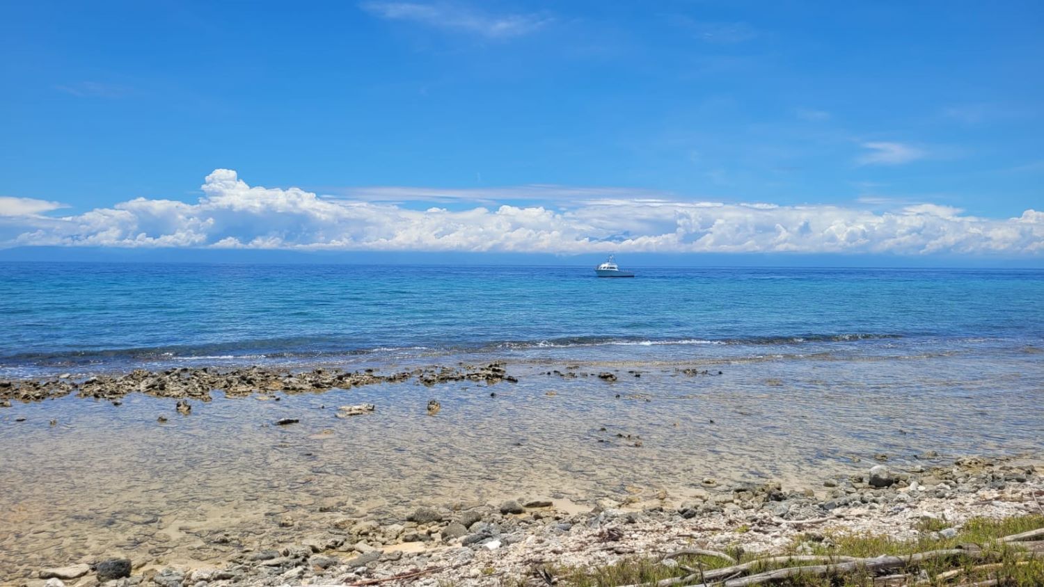 Listing ID: URE0703, Dolphin Run Utila, Bay Islands, HN - Dolphin Run Oceanfront Lot, Photo #