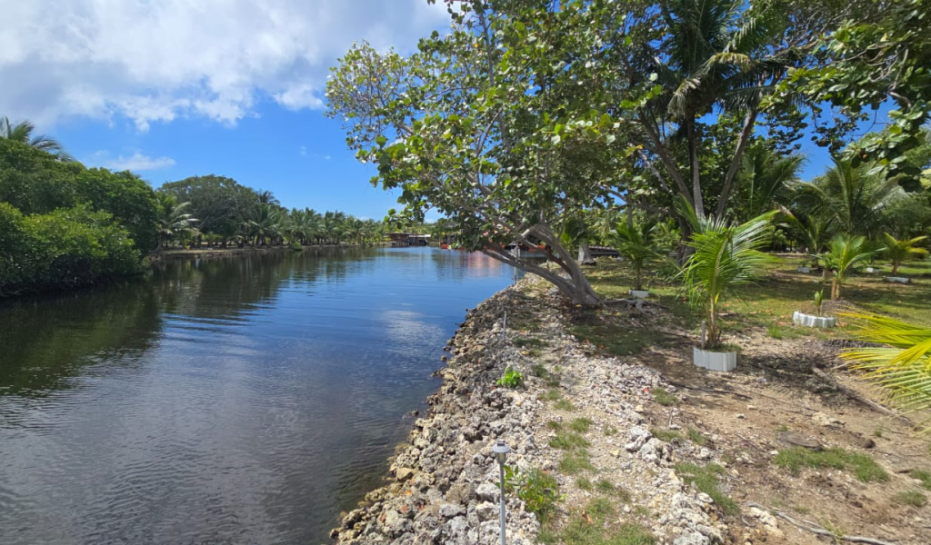 Listing ID: URE0704, Coconut Cove Utila, Bay Islands, HN - Coconut Cove Lot 3, Photo #