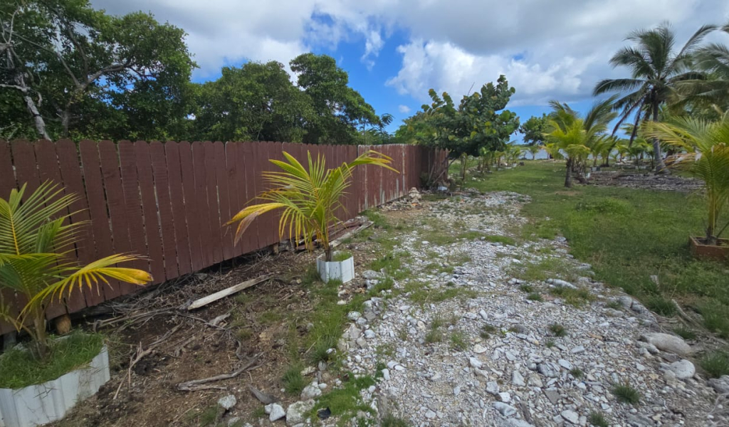 Listing ID: URE0704, Coconut Cove Utila, Bay Islands, HN - Coconut Cove Lot 3, Photo #