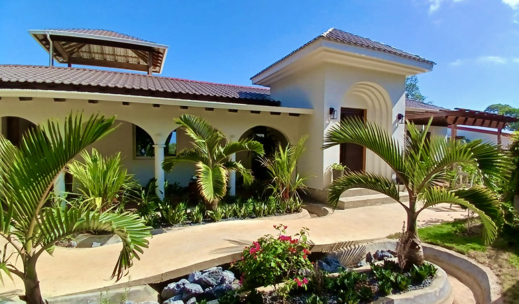 Listing ID: URE0719, New Jericho Utila, Bay Islands, HN - Fortalaza Main House, Photo #