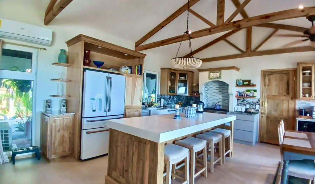 Listing ID: URE0719, New Jericho Utila, Bay Islands, HN - Fortalaza Main House, Photo #