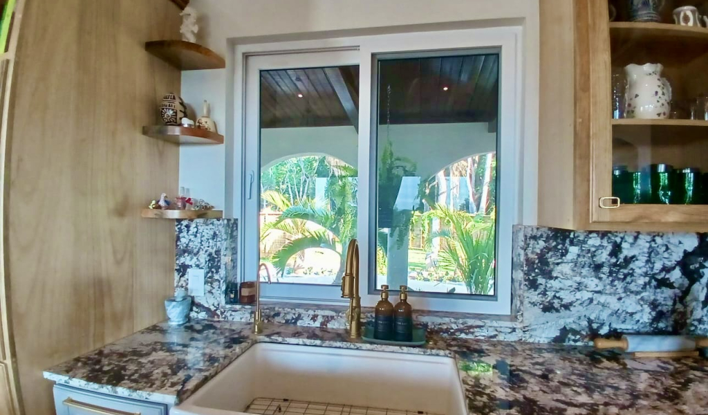 Listing ID: URE0719, New Jericho Utila, Bay Islands, HN - Fortalaza Main House, Photo #