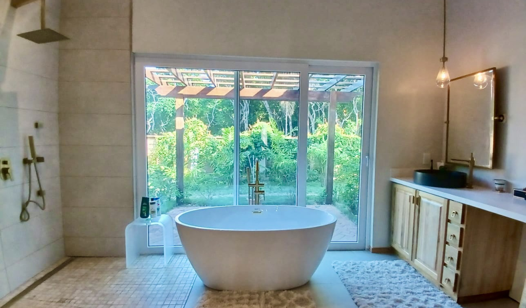 Listing ID: URE0719, New Jericho Utila, Bay Islands, HN - Fortalaza Main House, Photo #