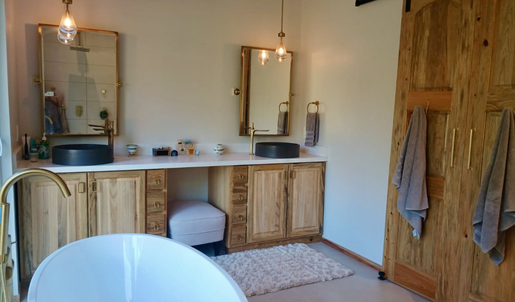 Listing ID: URE0719, New Jericho Utila, Bay Islands, HN - Fortalaza Main House, Photo #