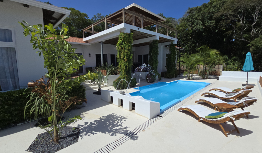 Listing ID: URE0719, New Jericho Utila, Bay Islands, HN - Fortalaza Main House, Photo #